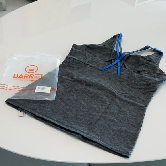 Barrel yoga fitness top. NWT ,size L. Fits C-D cup. Grey , high quality fabric - Picture 2 of 7